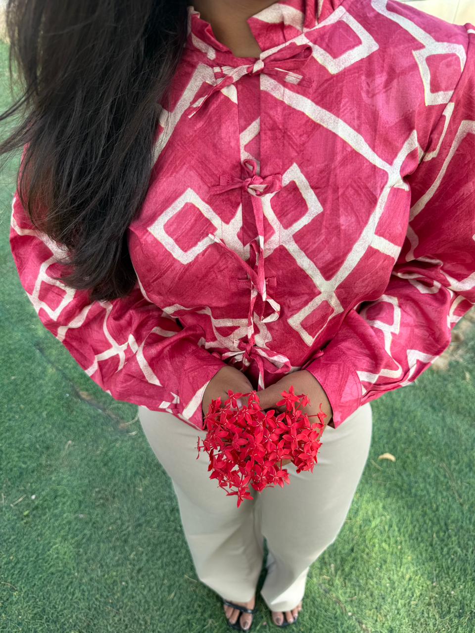 Cropped geometric print shirt